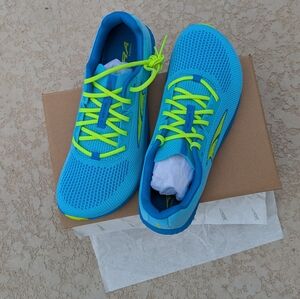 Brand New Women's Altra Escalante 4 - Size 10